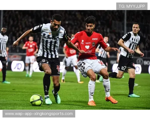 巴黎攻守转换训练更快更准，掌握足球战术的关键