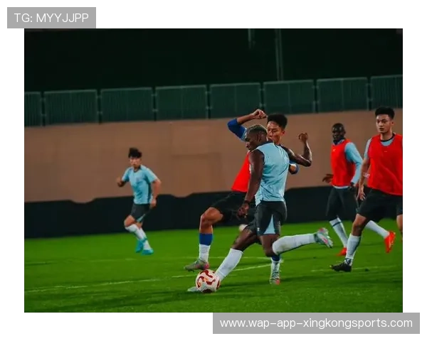 拉唐申花冬训赛中连中远射破门，状态火热